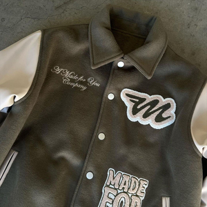 Patrón personalizado Chenille bordado Universidad Letterman chaqueta de béisbol algodón acolchado hombres Varsity chaqueta - Product Image 4