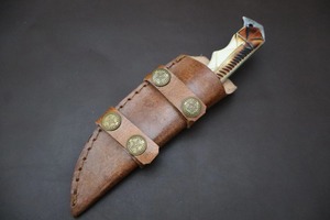 Cuchillo Skinner de acero de Damasco hecho a mano con Funda de cuero con mango de hueso para supervivencia Bushcraft Camping compatible con OEM - Product Image 6