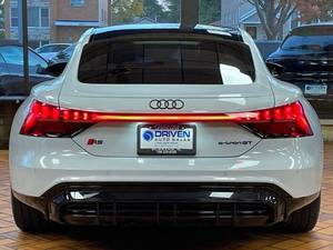 (W&T) PROMOCIÓN Venta de Auto Usado 2024 Audl RS E-tron GT Sedán 4 Puertas con Tracción en las Cuatro Ruedas (Eléctrico 2A) - Product Image 4