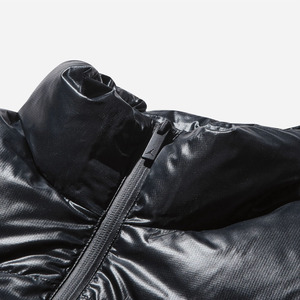 Restez au chaud et stylé cet hiver Notre doudoune à capuche pour homme haut de gamme avec des matériaux de haute qualité fabriqués sur le devant de la rue - Product Image 3