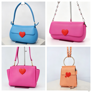 Borsa a Tracolla Vintage in Morbida Pelle Rosa <span class=keywords><strong>Barbie</strong></span>, Autenticata da Entrupy, di Marca di Lusso, Usata, per Uso Quotidiano - Product Image 1