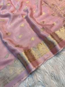 ผ้าส่าหรีวิสโคสชินนอนสำหรับผู้หญิง พร้อมลายใบไม้แบบจาการ์ดและขอบผ้าซาติน ผลิตในอินเดีย มีสินค้าในสต็อก - Product Image 3