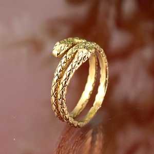 Anillo de Latón con Doble Serpiente Gótica, Chapado en Oro de 18k, Estilo Envolvente y Superpuesto, Punk Biker, de Moda, Para Mujer, Venta al por Mayor - Product Image 4