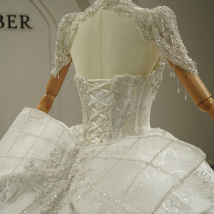 Vestido de Novia Sirena con Apliques de Encaje, Pedrería, Manga Corta, Borlas y Cristales, Modelo GT26053, con Cola Capilla - Product Image 6