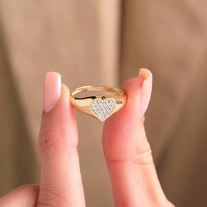 Anillo de oro de 14 quilates Love Heart Pinky con diamante de laboratorio de corte redondo para compromiso o aniversario regalo de fiesta fina para novia - Product Image 2