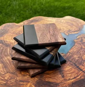 Sous-verres carrés en bois faits main, personnalisés, écologiques, avec résine époxy, artisanat de haute qualité en noyer, modèle CC-8909 - Product Image 1