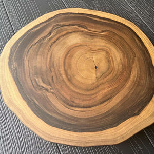 เขียงไม้ทรงกลมดีไซน์เนอร์ งานฝีมือแบบเรียบง่าย เหมาะสำหรับเสิร์ฟผลไม้ ชีส และขนมปัง ขายส่งจากอินเดีย - Product Image 1