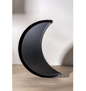 Plateau artisanal en métal décoratif, couleur noire, prêt pour un mariage, élégance moderne, design écologique et léger pour un service raffiné - Product Image 2