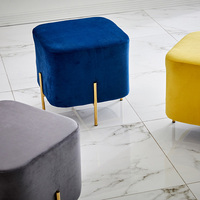 Tabouret de bar de luxe moderne et confortable en tissu velours avec pieds en acier doré, pouf carré pour salon et chambre à coucher