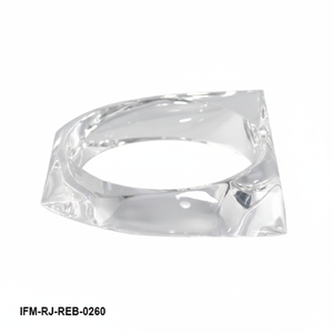 Bracelet en résine géométrique transparente, bracelet volumineux triangulaire sculptural pour femme - Product Image 1