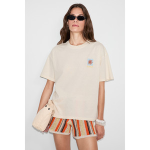 GRIMELANGE SAHARA Camiseta de mujer 100% algodón orgánico con estampado de vainilla suave - Product Image 2