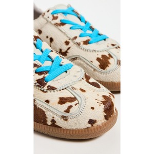 Chaussures en toile tendance CW V1 pour femmes, collection The Stallion Animal - Product Image 2