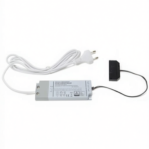 Convertidor LED de 230 V a 12 V, 15 W, Distribuidor de 6 Vías, Convertidor de Corriente Alterna/Corriente Continua Fuera de Borda L&S - Product Image 3