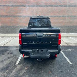 Toyota Tacoma TRD Off-Road HV 2024 d'occasion en excellent état - Product Image 3