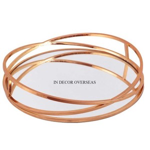Centro de mesa para bodas y fiestas Bandeja de espejo para servir alimentos y dulces con metal chapado en oro Suministro de bordes de diseñador único - Product Image 5