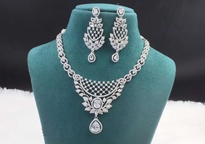 El suministro al por mayor de collar de joyería AD de latón resistente a los arañazos de estilo clásico eleva cualquier atuendo de fiesta con MOQ bajo - Product Image 2