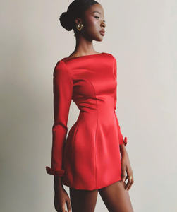 Vestido Mini Clásico Refinado de Manga Larga en Tono Rojo que Realza la Figura, Perfectamente Confeccionado en Vietnam - Product Image 1