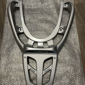 Porte-bagages arrière en aluminium pour Yamaha X-City 125/250, compatible avec 5B2W07360000, disponible en versions sacoche arrière et sacoche latérale - Product Image 1