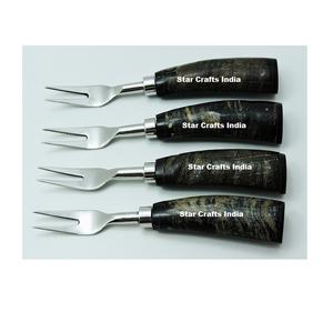 Ustensiles à salade en corne de haute qualité, faits à la main, écologiques, compatibles lave-vaisselle, design moderne pour les fêtes, en provenance d'Inde - Product Image 3