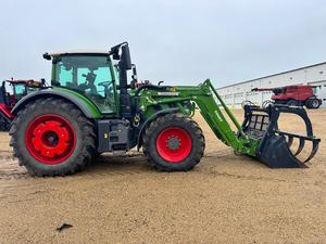 Este impresionante FENDT 716 VARIO combina 163 caballos de fuerza con un CVT suave para un Funcionamiento altamente eficiente y cómodo - Product Image 5