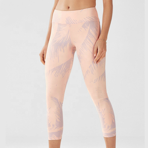 Leggings de yoga taille haute mi-mollet avec imprimé palmiers, en spandex et nylon sans couture pour femmes - Product Image 3