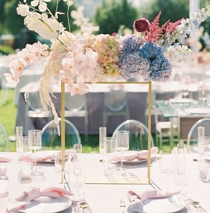 Centro de mesa de boda de hierro puro con detalles intrincados para una decoración de recepción clásica y elegancia atemporal - Product Image 1