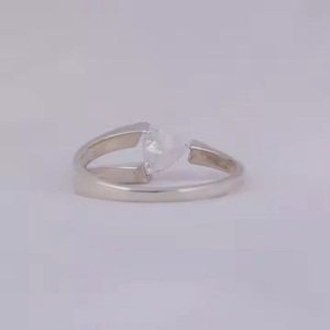 แหวนหมั้นแยกก้านเดี่ยวแบบตัดเป็นชิ้นเล็กๆเพชรที่ปลูกในห้องแล็บขนาด10K/14K/ 18K สำหรับการหมั้น - Product Image 3