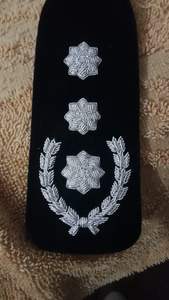 Boucle décorative en métal brodée à la main sur mesure - Haute qualité, couleur or, taille et logo personnalisables, tissu en velours, pour chapeau - Product Image 5