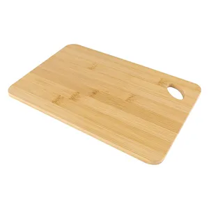 Tagliere Personalizzato in Bambù con Finitura Naturale, Utensile da Cucina Unico e Personalizzabile - Product Image 1