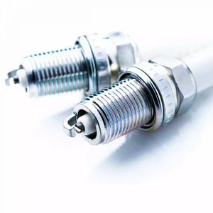 Tailles de bougies d'allumage compatibles pour Toyota pour Nissan Mazda numéros de pièce d'équipement d'origine (OE) PE5R-18110 B2401-00QAA Prius Fiat - Product Image 1