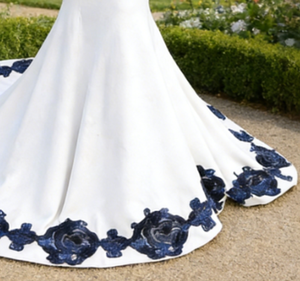 <span class=keywords><strong>Abito</strong></span> <span class=keywords><strong>da</strong></span> <span class=keywords><strong>sera</strong></span> a sirena blu navy con applicazioni in pizzo, maniche illusione e strascico corto - Product Image 6