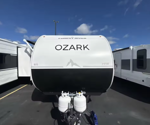 Autocaravana Usada por 3 Meses, Modelo 2023 2024 2025, Forest River Fifth OZARK 26KB, Remolque de Viaje RV - Product Image 3