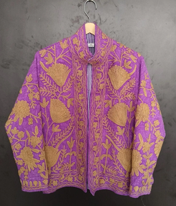Veste d'hiver réversible en tricot matelassé Suzani de haute qualité, respirante, violette, à imprimé floral brodé, écologique, fabriquée à la main - Product Image 1