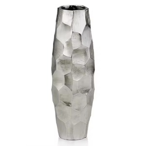 Vase en métal argenté martelé géométrique moderne pour la décoration intérieure, étagère de salon et présentation de luxe à domicile, vente en gros en provenance d'Inde - Product Image 5