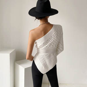 Pull pour femme vintage fait main, respirant et chaud, style coréen, col à nœud, logo frontal, design asymétrique épaules dénudées pour l'automne - Product Image 3