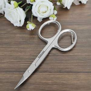 Tijeras de manicura rusas STAHLMANN Pro de acero inoxidable con punta afilada y recta para cutículas, duraderas, para diestros, con orificio personalizado. - Product Image 3
