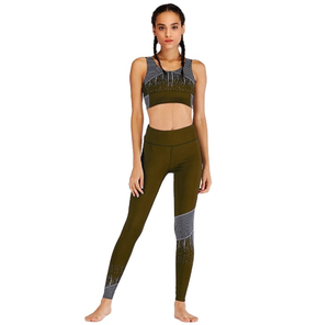 Vente en gros d'ensembles de gymnastique en deux pièces avec logo personnalisé pour femmes combinaisons de sport de yoga respirantes à motif uni legging vêtements de fitness pour femmes - Product Image 2