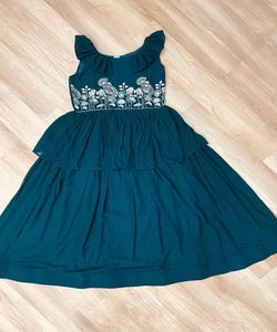 Robe élégante en georgette de soie Vêtements ethniques pour femmes Parfait pour les célébrations festives Travail de broderie de style fantaisie - Product Image 3