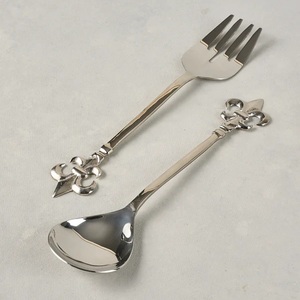 ชุดช้อนส้อมสลัดสแตนเลสสีทองและสีขาว สำหรับรับประทานอาหารทุกวัน ช้อนส้อมโลหะทันสมัยสำหรับร้านอาหาร - Product Image 6