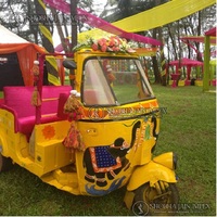 Scooter Clásico Moderno de Madera Colorido de Shobha Jain Impex para Sesión de Fotos Preboda