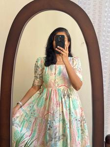 Vestido Maxi bohemio de verano con estampado floral Inspirado en tribales Diseño de varios niveles Mangas femeninas Empire Waistflow Glow Maxi Dress - Product Image 2