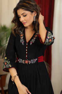 Vestido Maxi corto bordado floral vintage hecho a mano, manga tres cuartos hasta la rodilla, translúcido sostenible y lavable - Product Image 4