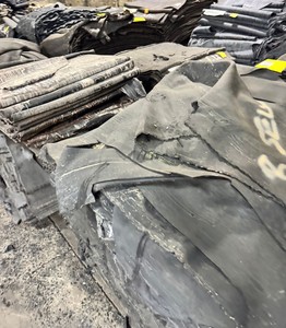 แผ่นเศษยางรีไซเคิล100% เกรด A สีดำไม่ผ่านการรับรองจากสหรัฐอเมริกาใช้งานได้อเนกประสงค์ - Product Image 6