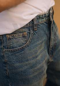 2025 personalizado ligero desgastado alto estiramiento Micro Flare azul oscuro suelto recto ajuste media cintura Jeans frente crudo dobladillo moda de los hombres - Product Image 4