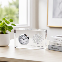 Horloge de table en cristal gravée au laser personnalisée, horloge de bureau rectangulaire polie, souvenir de mariage floral, cadeau