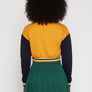 แจ็คเก็ตครอปผู้หญิงขายดี แจ็คเก็ตเลตเตอร์แมนทรงวาร์ซิตี้สำหรับผู้หญิง ตัวเสื้อทำจากผ้าขนสัตว์ แขนเสื้อแบบกำหนดเอง แจ็คเก็ตเลตเตอร์แมน มี MOQ ต่ำ - Product Image 2