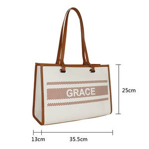 Sac à bandoulière design à motifs imprimés pour femmes en toile avec sac à main en cuir PU Fabricant de sacs fourre-tout à poignée décontractée - Product Image 2