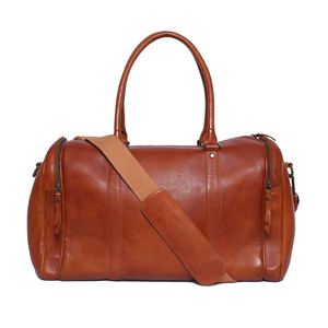 Sac de sport en cuir artisanal léger et résistant à l'eau de grande capacité avec un design intemporel pour les voyages et le sport - Product Image 4