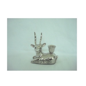 Portavelas de ciervo de latón Portavelas de animales antiguos para decoración del hogar Portavelas en precio al por mayor - Product Image 1