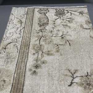 Vintage 2.6x8.1 ft <b>Rug</b>, Turkish <b>Runner</b> <b>Rug</b>, Brown Floral <b>Rug</b> - Product Image 4